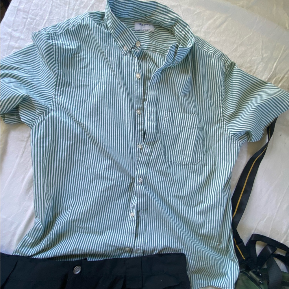 Old Navy Mens Shirt XL Blue Button front Short Sleeve stripe tops like new - Picture 1 of 5